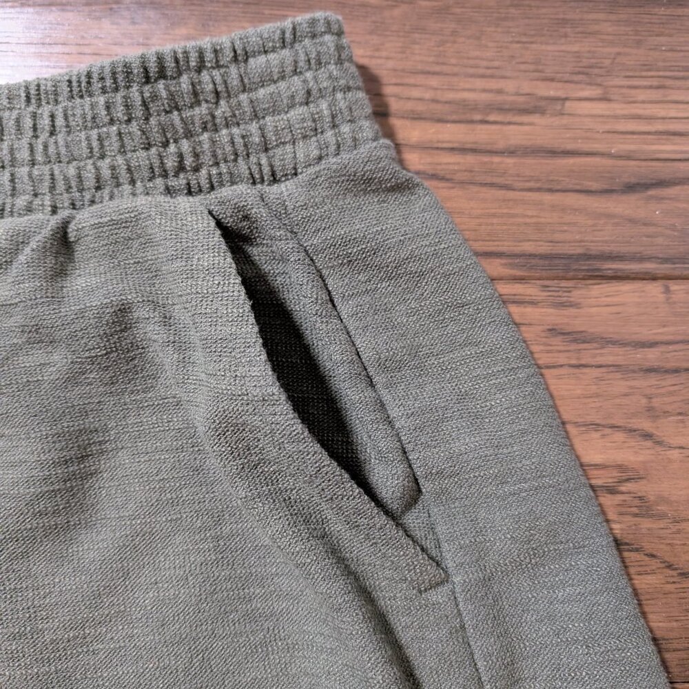Old Navy lounge shorts olive green size small - Picture 4 of 13